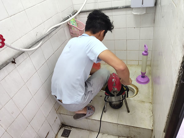 全州管道堵塞冒臭气 专业师傅现场解决问题